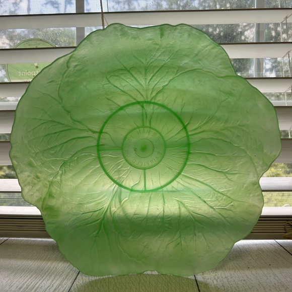 Vintage Berman Ind. Plastic Green Leaf Bowl - Picture 3 of 5
